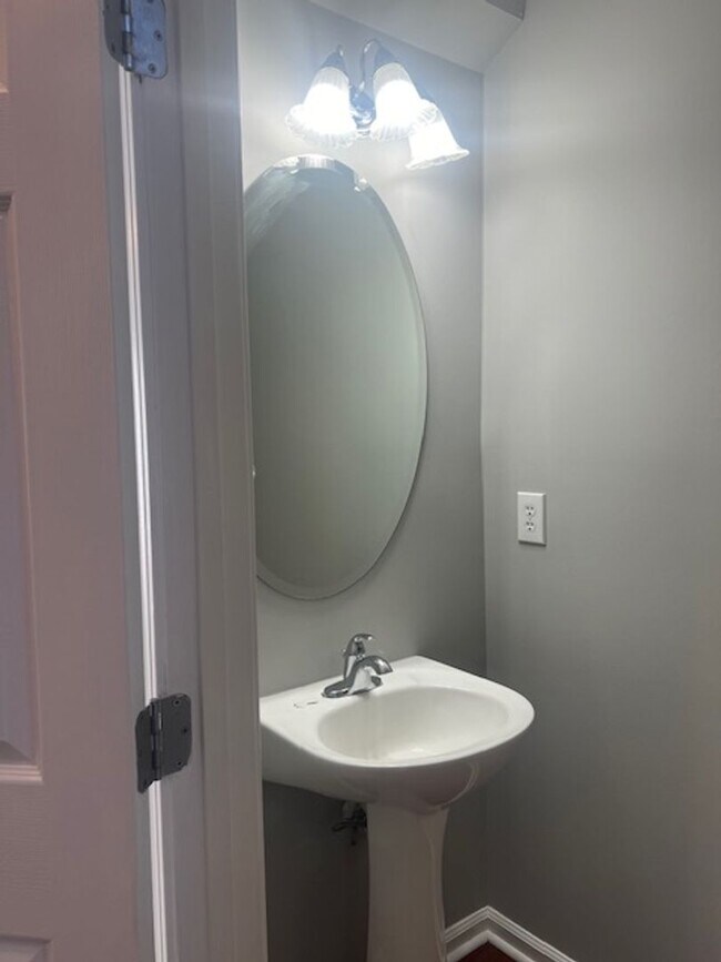 Building Photo - 8 Grosbeak Ln