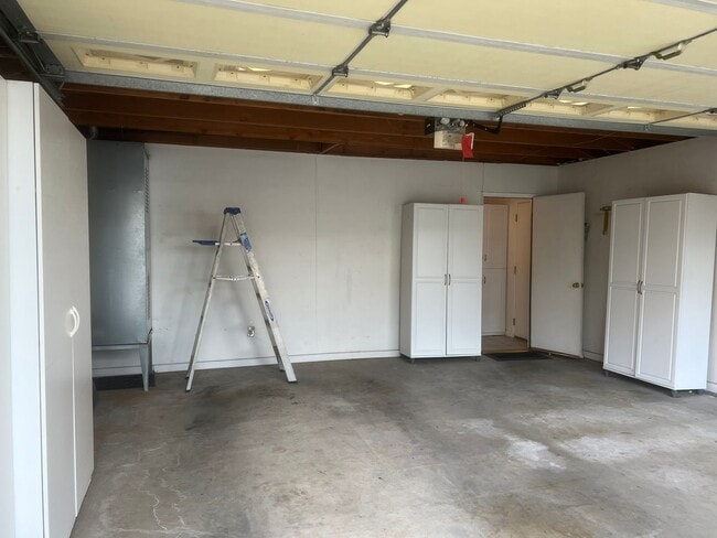 Building Photo - 3 bed, 2 Bath North Hills Pool Home with RV Access