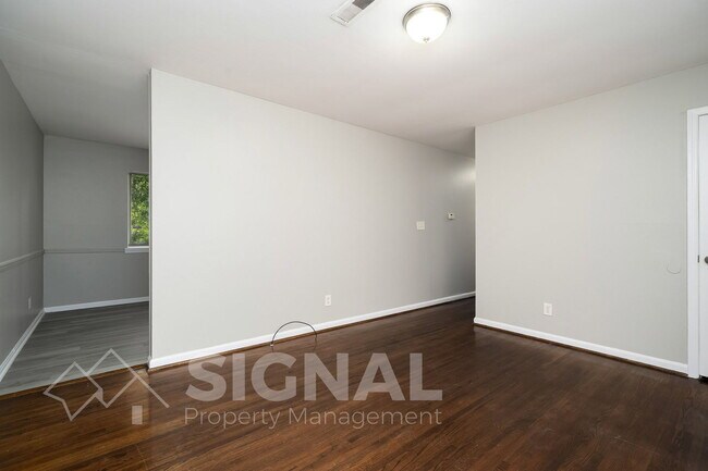 Building Photo - 320 Argonne Dr NE