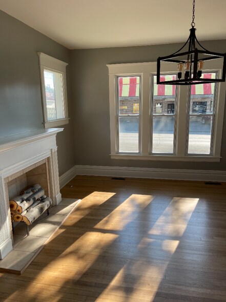 Building Photo - 1001 9th Ave