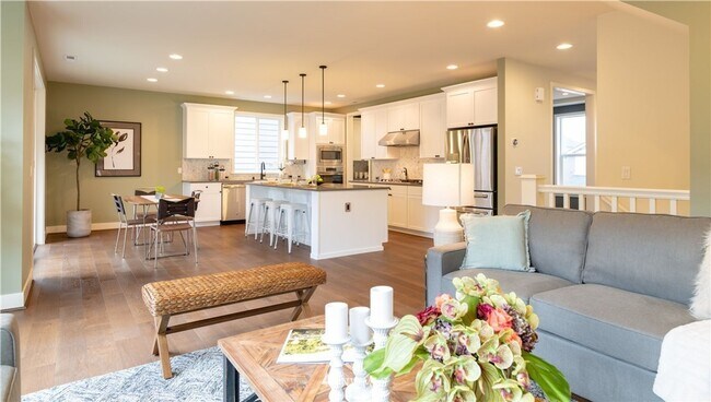 Building Photo - 4 Bedroom Oversized Home in Mountlake Terrace- Office Space and Charging Station