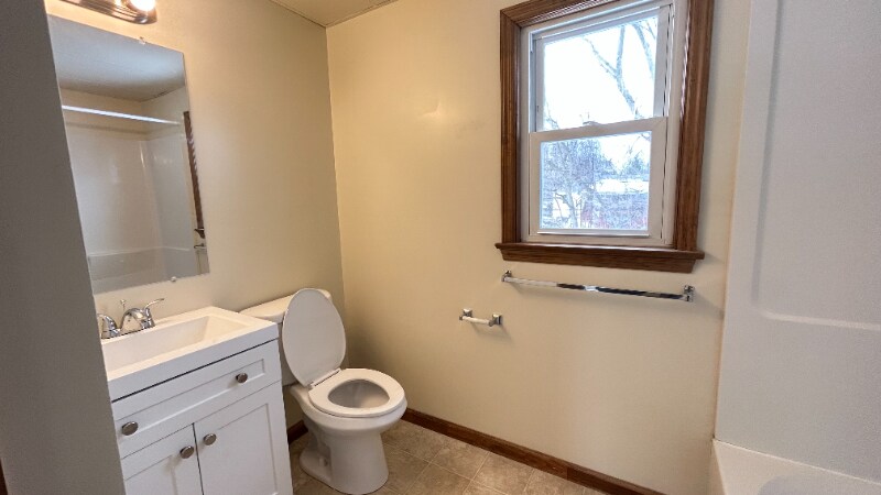 Building Photo - 1052 Community Rd