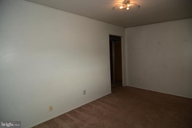 Building Photo - 10647 Maple St