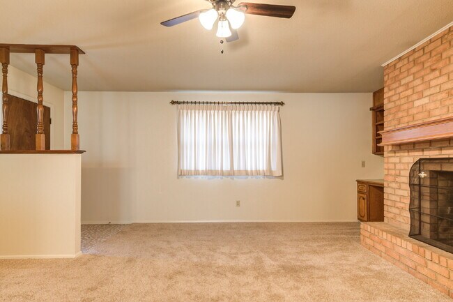 Building Photo - Wonderful 2 Bedroom 1.5 Bathroom Duplex!!!