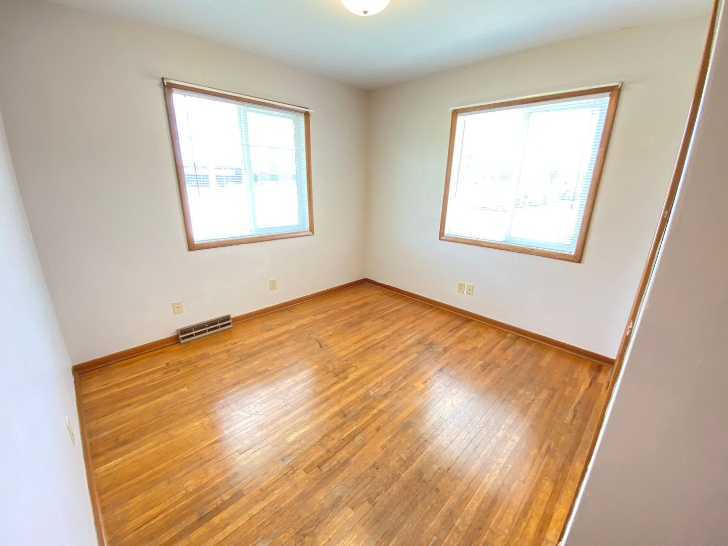 Building Photo - 610 E Seerley Blvd