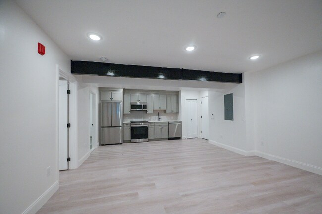 Primary Photo - 126 Adelaide Ave