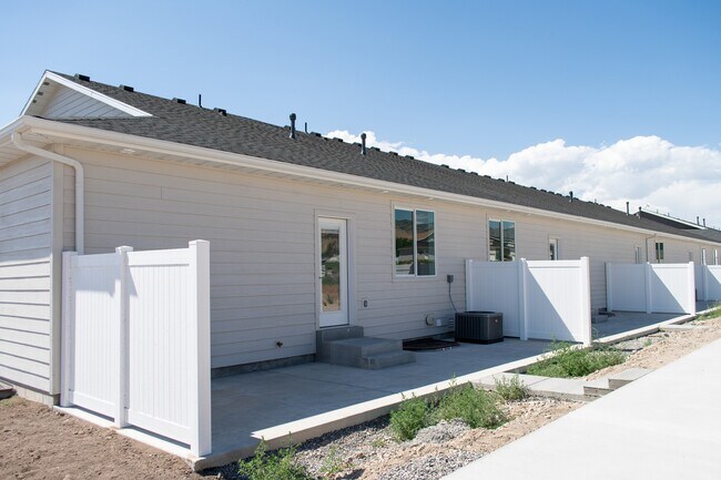 Building Photo - 864 S 340 E
