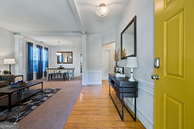 Building Photo - 206 Persimmon Tr
