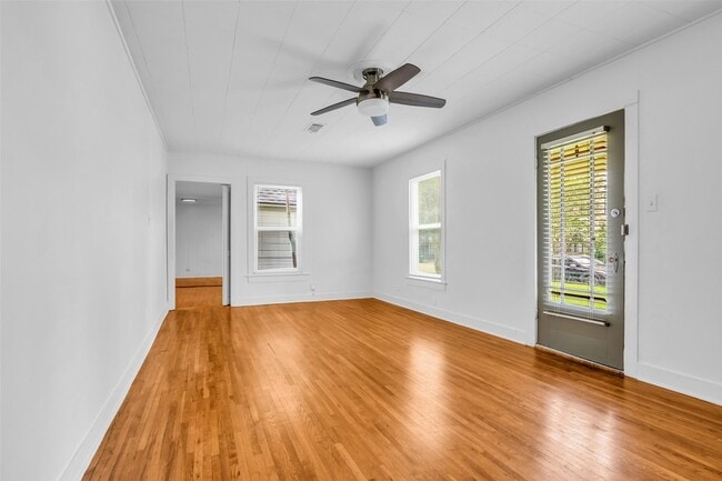 Building Photo - 807 Fisher St