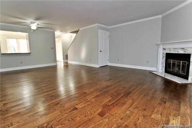 Building Photo - 5 Glen St