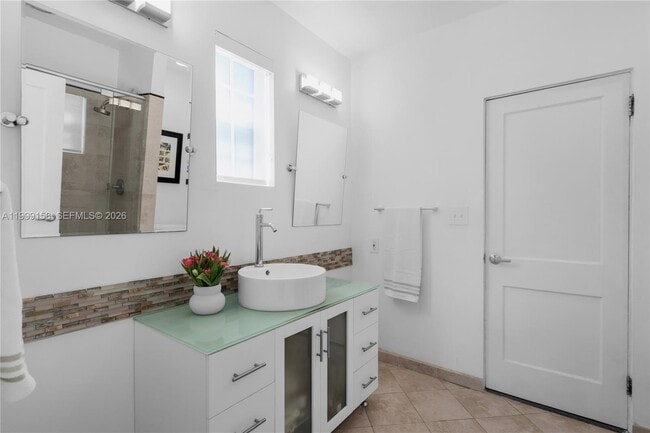 Building Photo - 4072 Park Ave