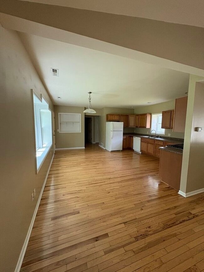 Building Photo - 3bdrm/1 bath - Lake Como
