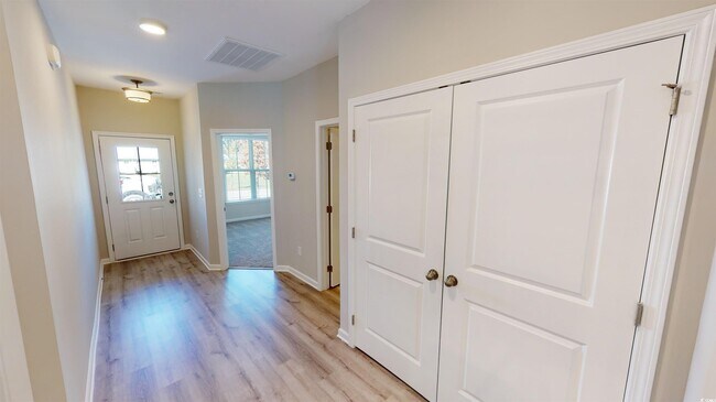 Building Photo - 86 Racquet Club Dr