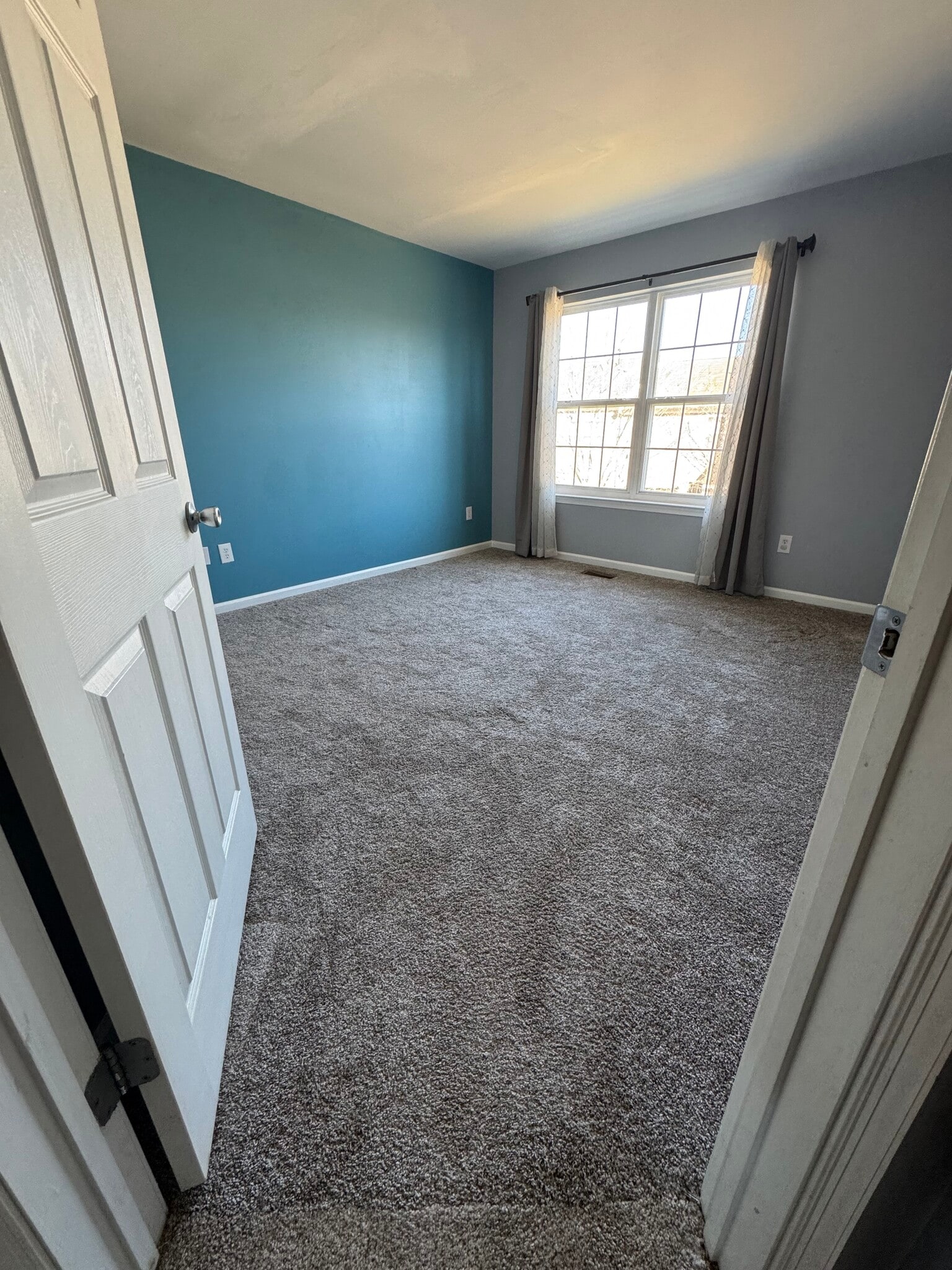 Building Photo - 603 London Court II