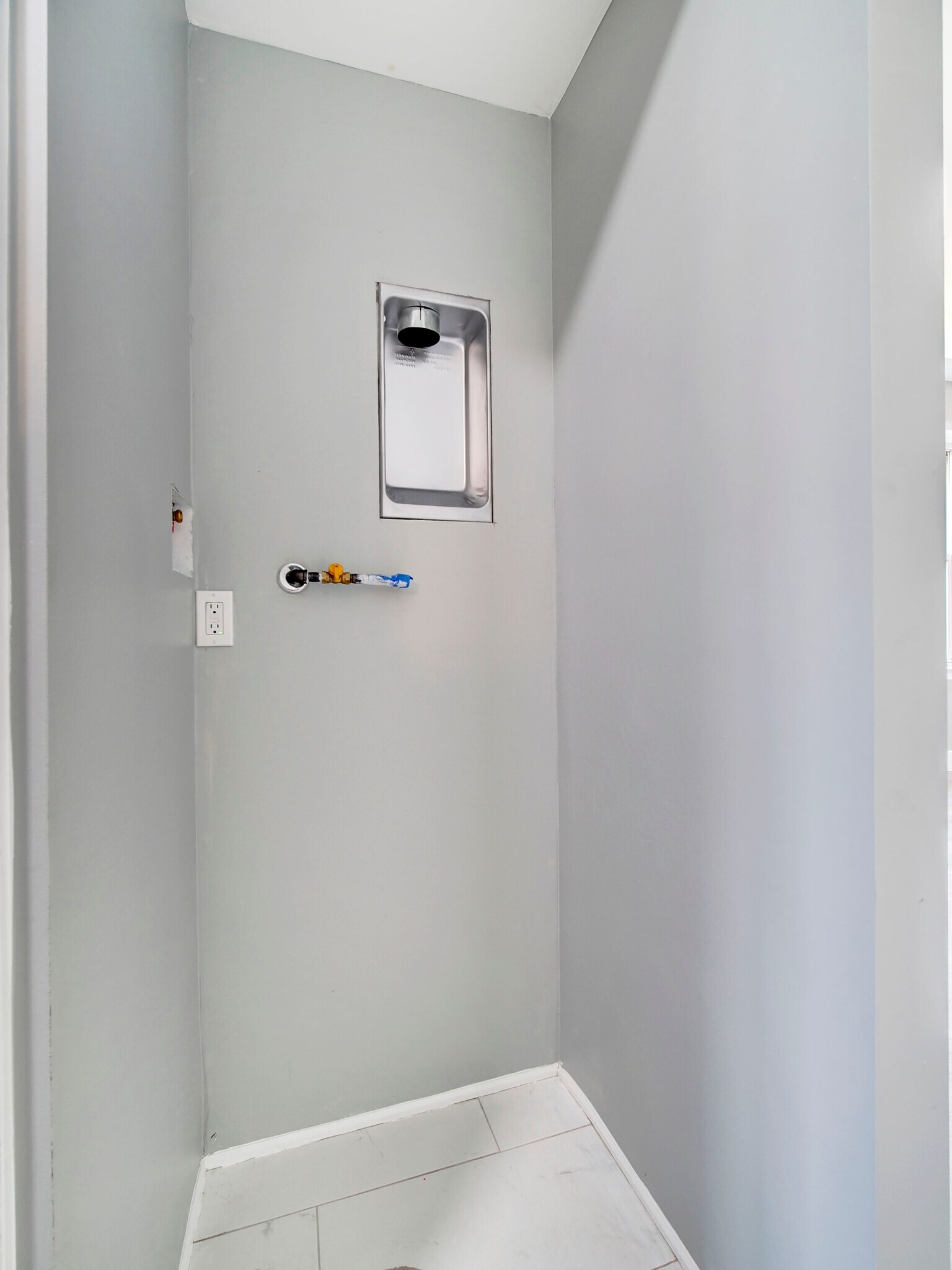 Building Photo - 20 W 49th St