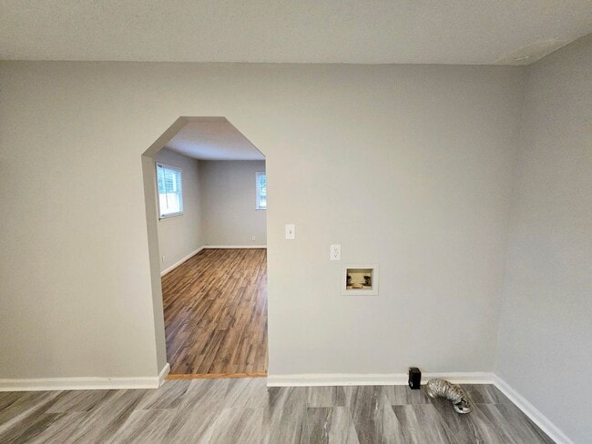 Building Photo - This charming 2 bedroom, 1 bathroom home is now available for rent.