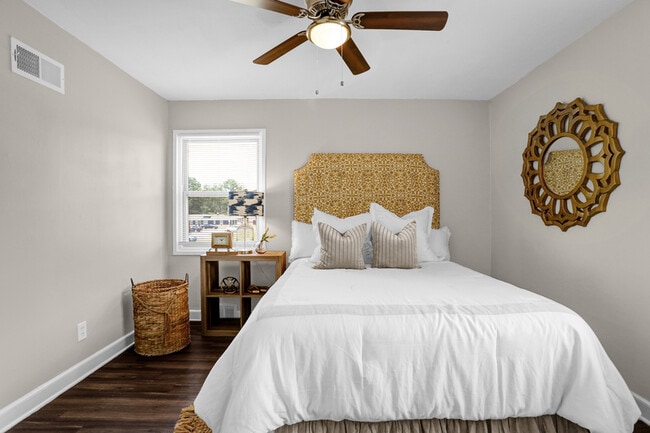 Building Photo - 1488 Wanda St