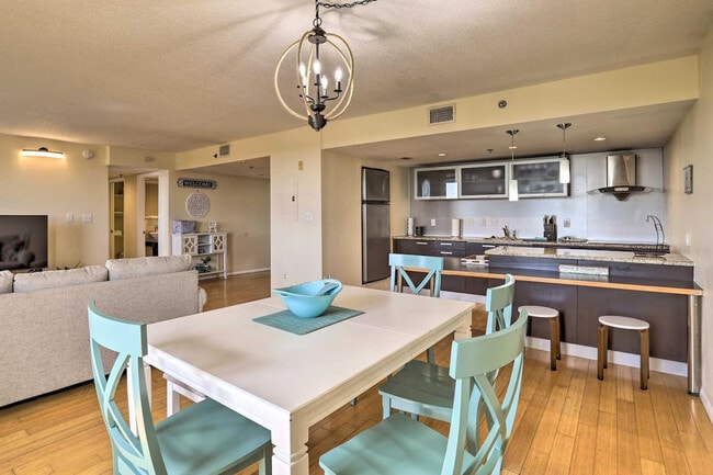 Building Photo - 701 S Madison Ave