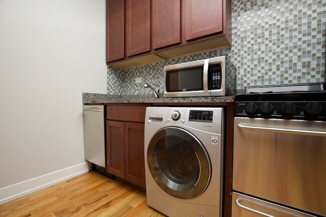 Building Photo - 550 W Arlington Pl