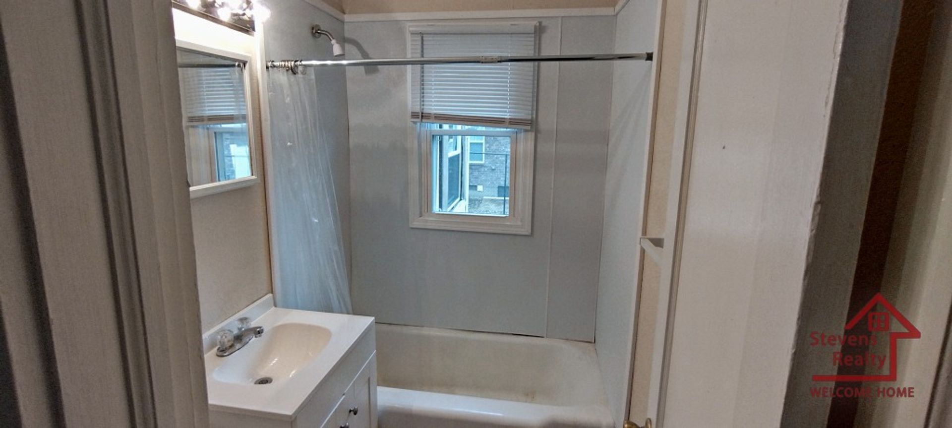 Building Photo - 25 N Franklin Ave