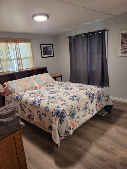 Building Photo - 10 9th Ave