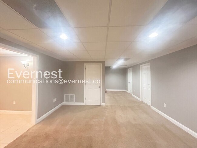 Building Photo - Limited Time Special Offer / 4 Bed, 4 Bath Home with Garage / Pet-Friendly / Vouchers Accepted / ...