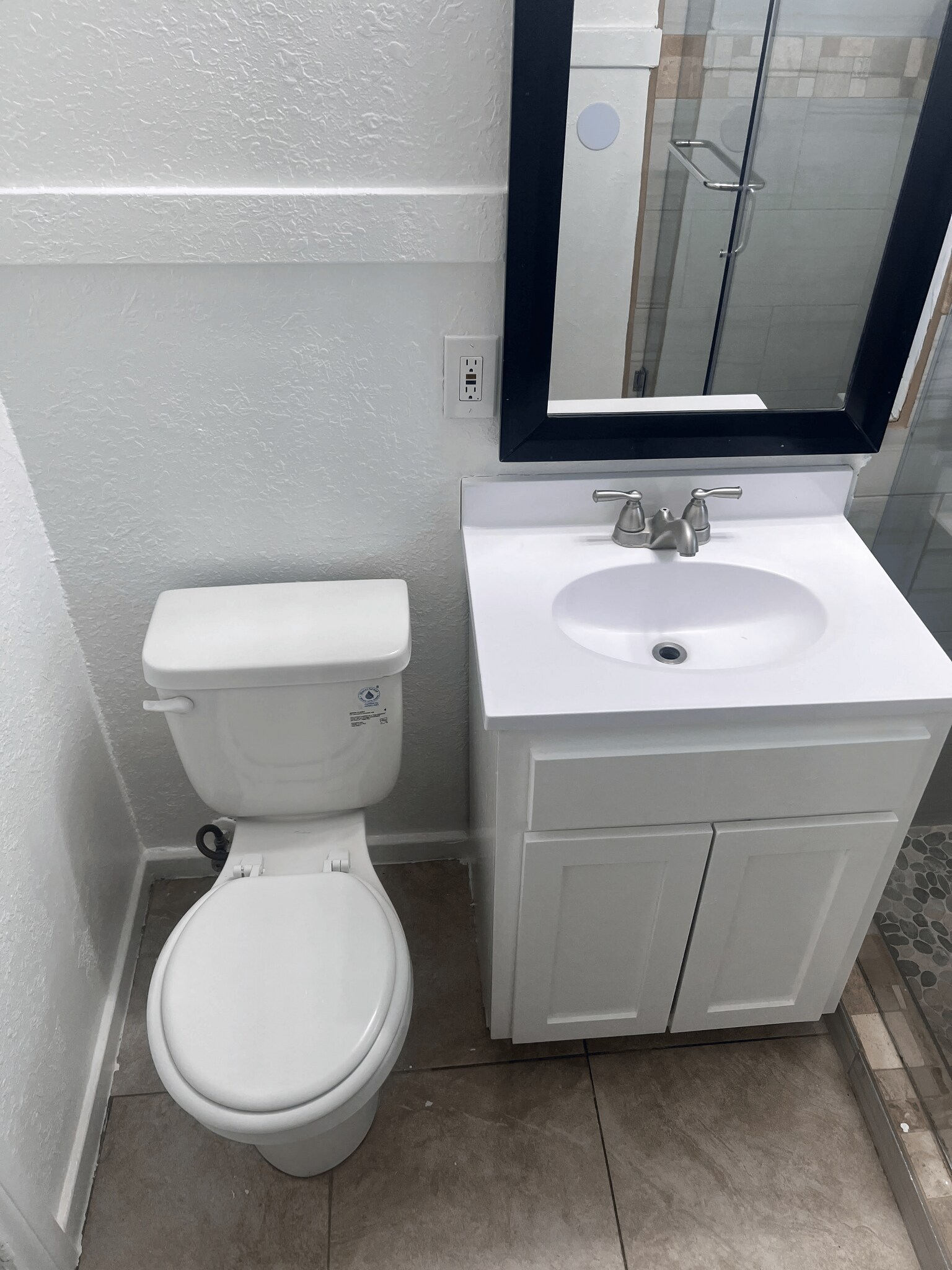 Building Photo - 967 N White Ave