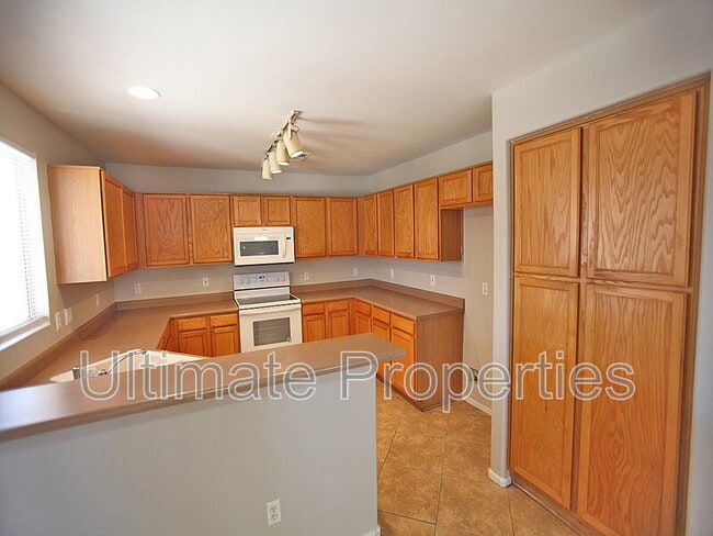 Building Photo - 12511 N 121st Dr
