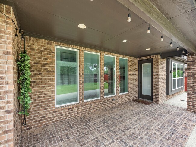 Building Photo - 2107 Jitterbug Ln