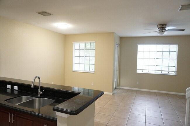 Building Photo - 2026 Nassau Dr
