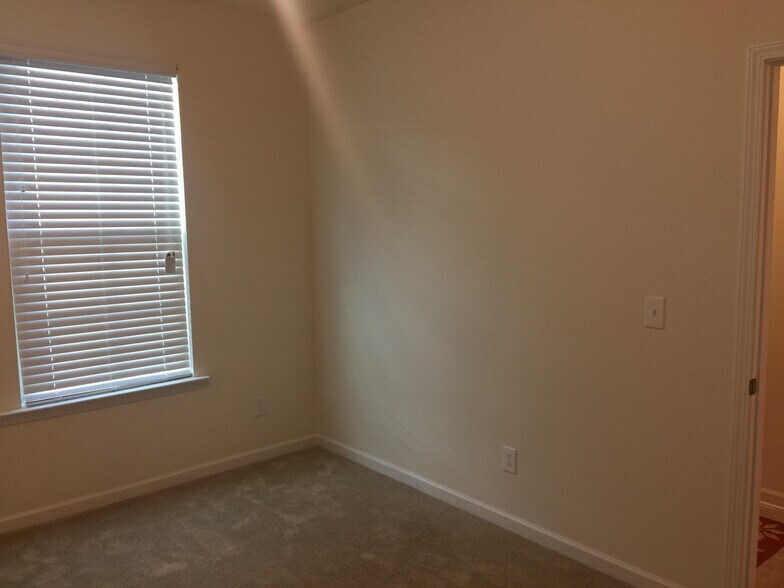 Building Photo - 748 Maypearl Ln