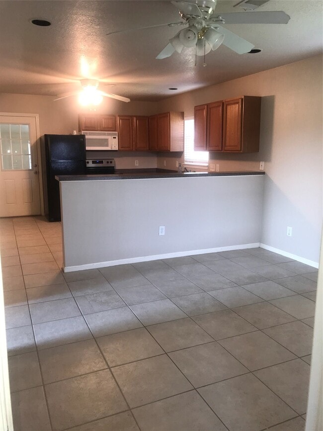 Building Photo - 2443 Precinct Line Rd