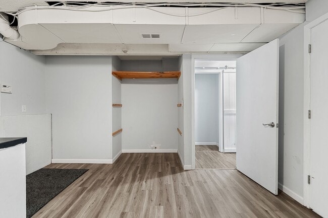 Building Photo - Large Home on Almost 2 Acres!