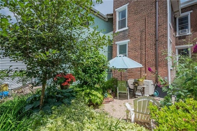 Building Photo - Lawrenceville - 2 BR Single Family Home, Air Condition, Hardwood Floors!