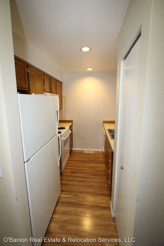 Building Photo - 1 br, 1 bath House - 2430 Sentry Drive, B106