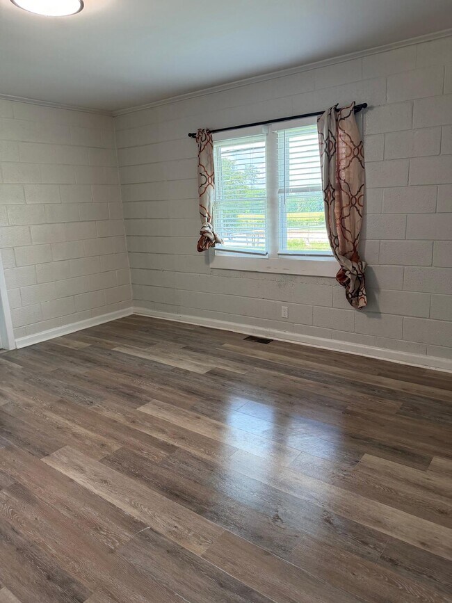 Building Photo - Rouse road - Room #1