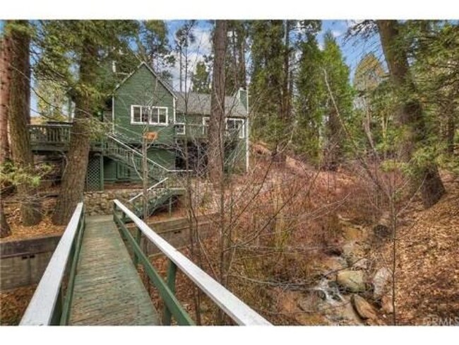 Building Photo - Most Beautiful and Private Cedar Glen Home