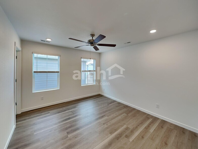 Building Photo - 26143 E Calhoun Pl