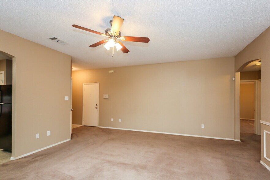 Building Photo - 908 Fenway Ln