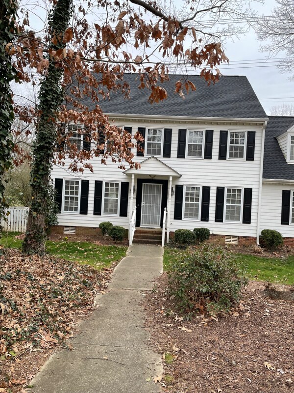 Building Photo - 8800 Colesbury Dr