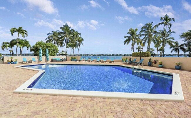 Building Photo - 5200 N Flagler Dr