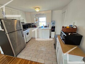 Building Photo - 69 Summer St