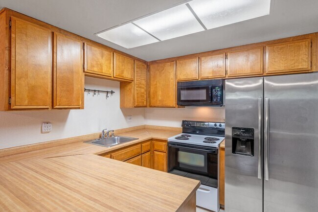 Building Photo - 4830 Suncrest Way