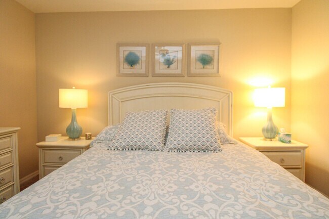 Building Photo - CALLING ALL GOLF ENTHUSIASTS ** STUNNING 2...