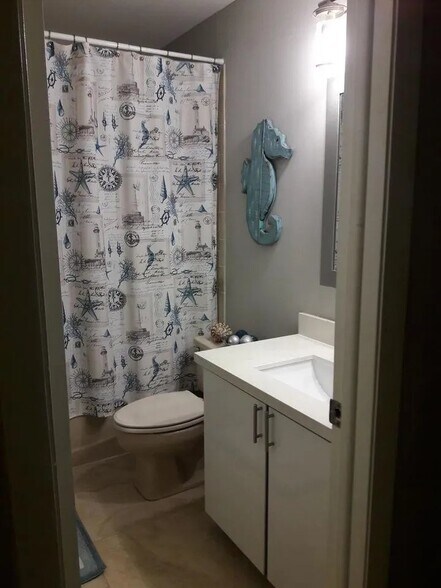 Building Photo - 1821 NE 40th Ct