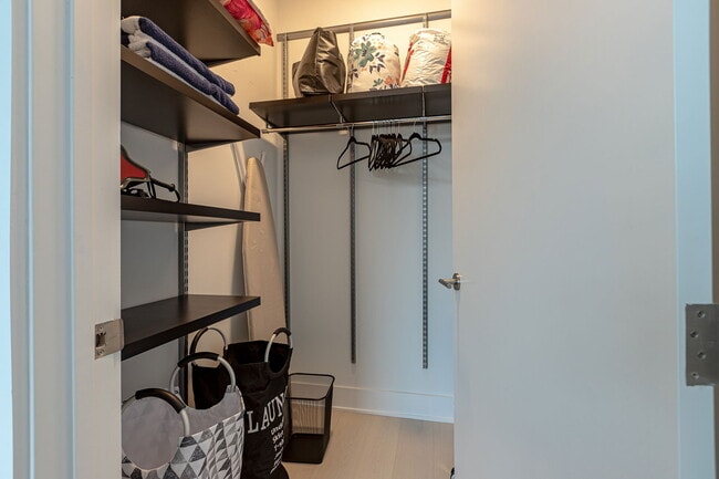 Building Photo - 1701 W Webster Ave