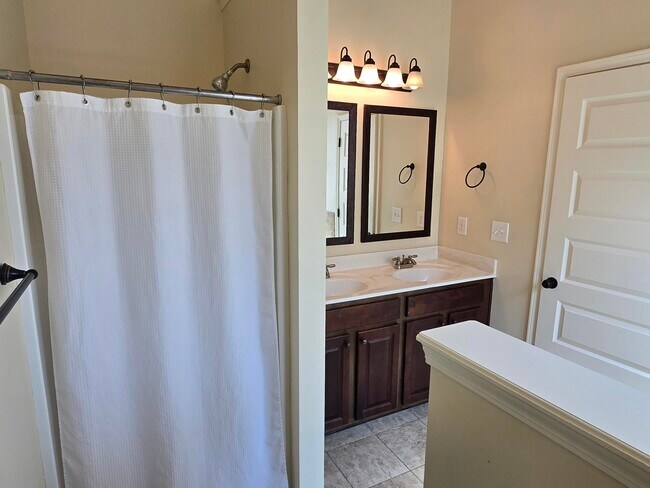 Building Photo - 4416 Grove Landing Dr