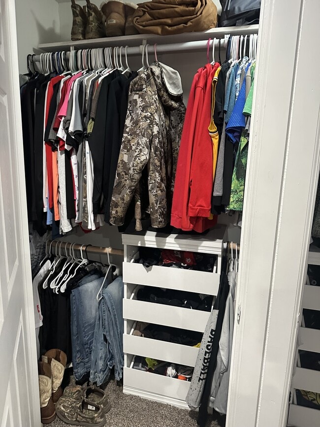 Building Photo - 600a Sara St