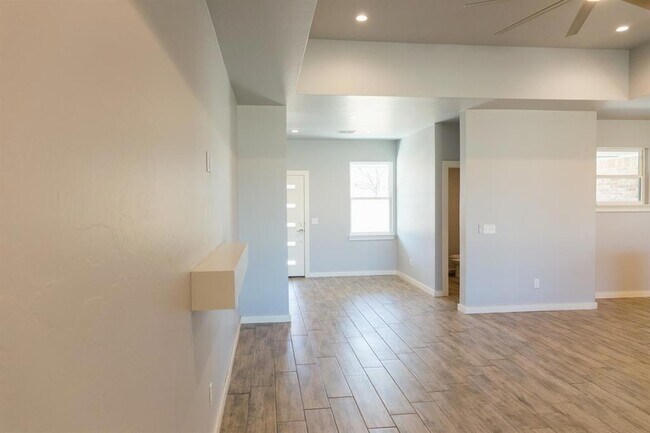 Building Photo - 306 Kirks Holw