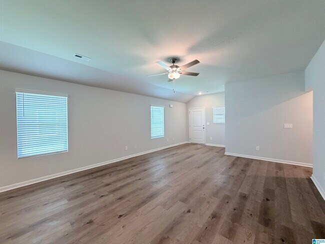 Building Photo - 132 Challenger Wy